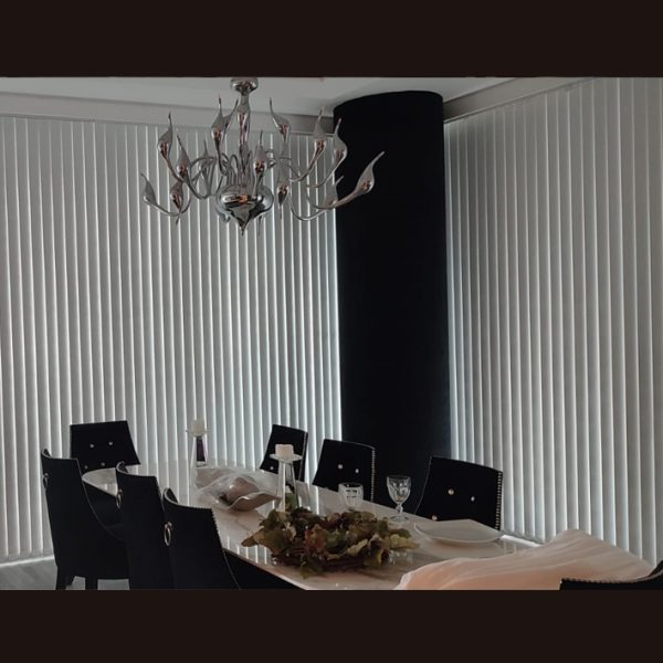 Vertical Polyester Blanca