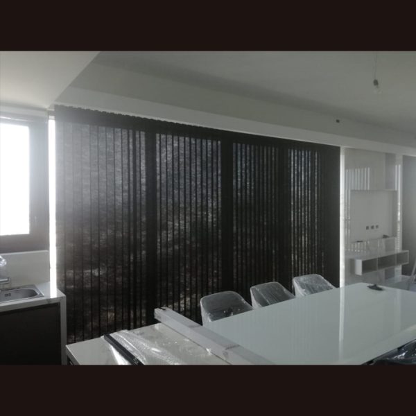 Vertical Polyester Negra